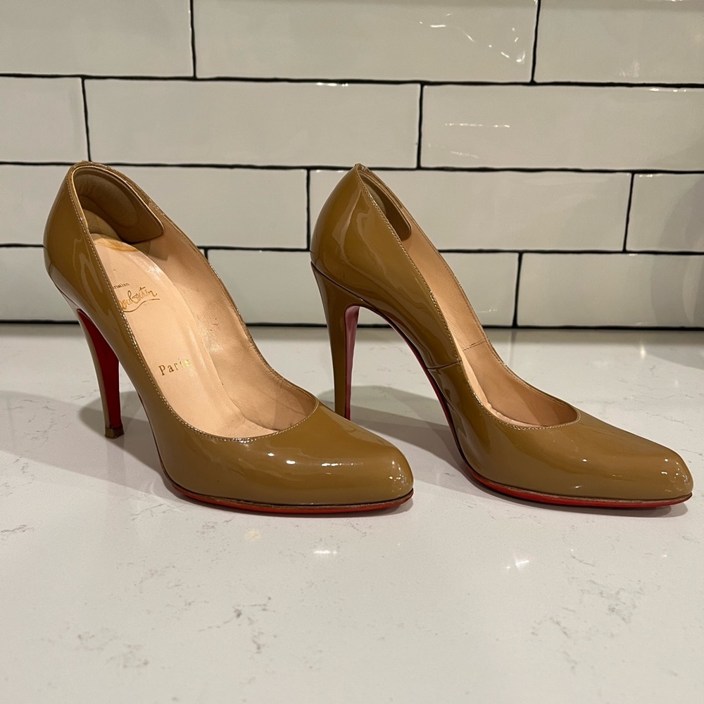 Christian Louboutin - Tan